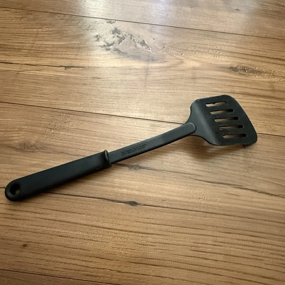 Farberrware Vintage Black Nylon Plastic Spatula Turner Flipper Holes Slotted